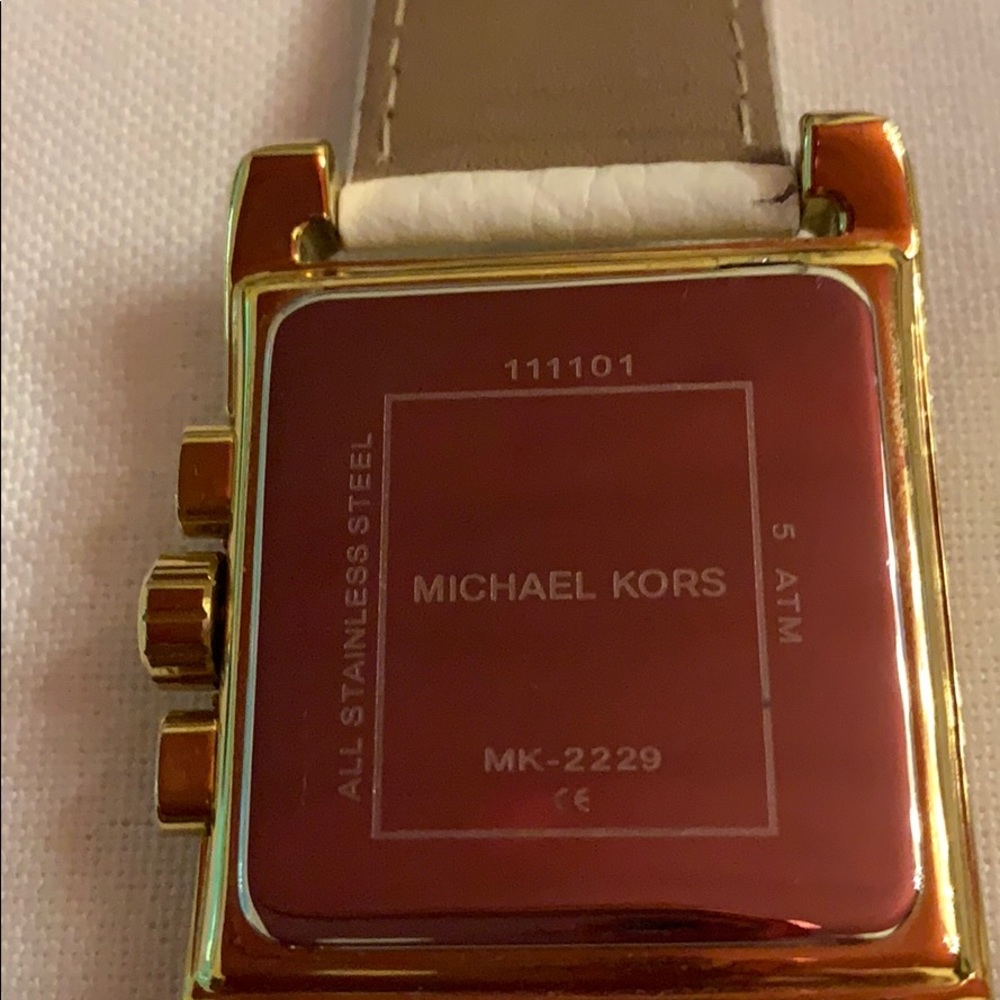 Watch - Picture 3 of 7